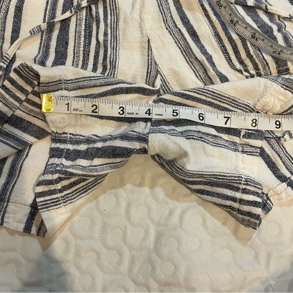 Vintage Linen Blend Faded Glory Striped Cream and Navy Women's Shorts Size 8 - Picture 6 of 8